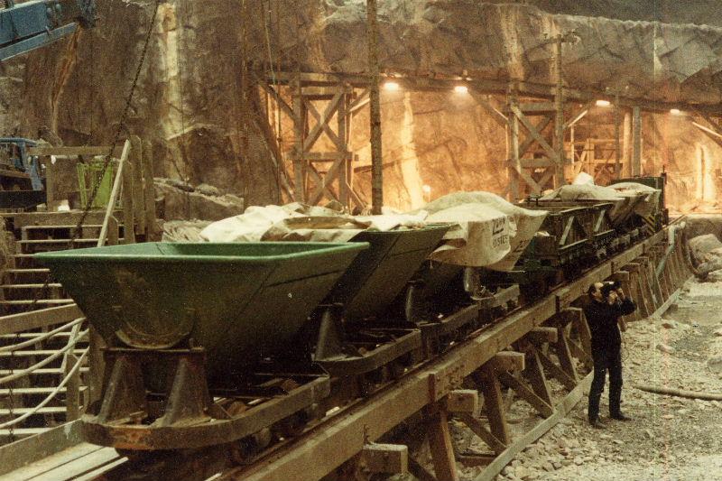 skips@pinewood-view-to-a-kill.jpg - Loaded skips and Hudson drop-sided wagons on the trestle in the Main Strike Mine.