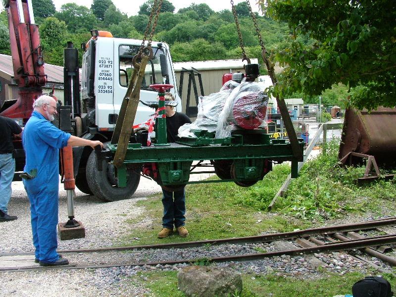 listerunload04.jpg - First off the lorry - Peter Vallins Petter engined L9256 was soon dangling over Amberley tracks. No stranger this one, having been here in 2004..