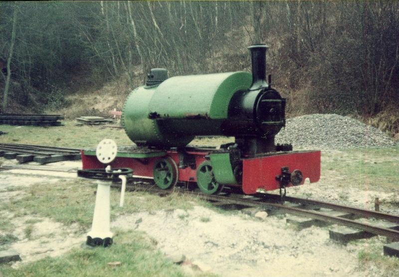 peter-wb2067-18-brockham-070282.jpg - At the time of writing this (Christmas 2008), "Peter", Bagnall 0-4-0ST 2067/1918, seems less complete than in this view at Brockham in 1982.