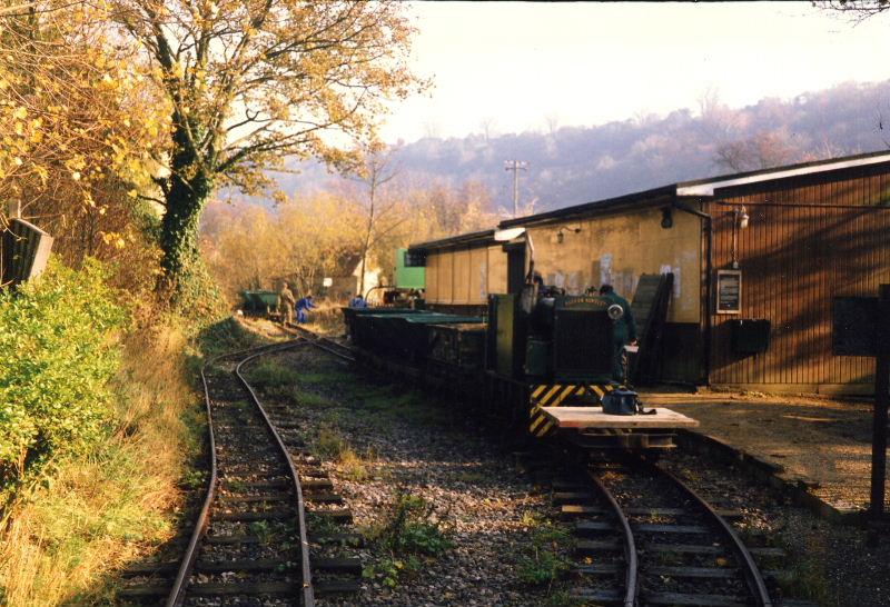 amberley-tidy02.jpg - Amberley Station with the works train - the Blue Star Hudson Hunslet is the motive power.